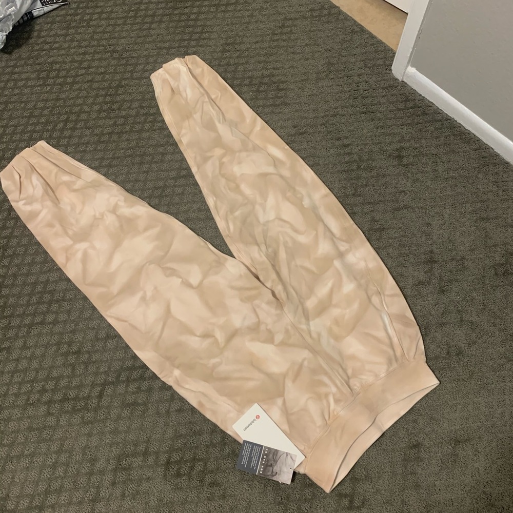 Lululemon size 2 joggers